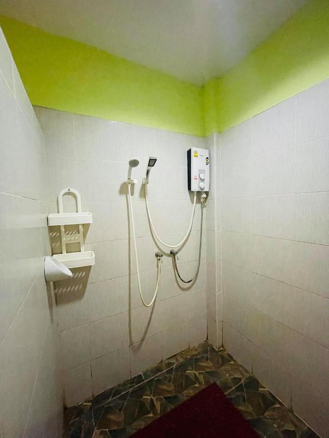 ホテル Baan Sri Family Kabin Buri エクステリア 写真