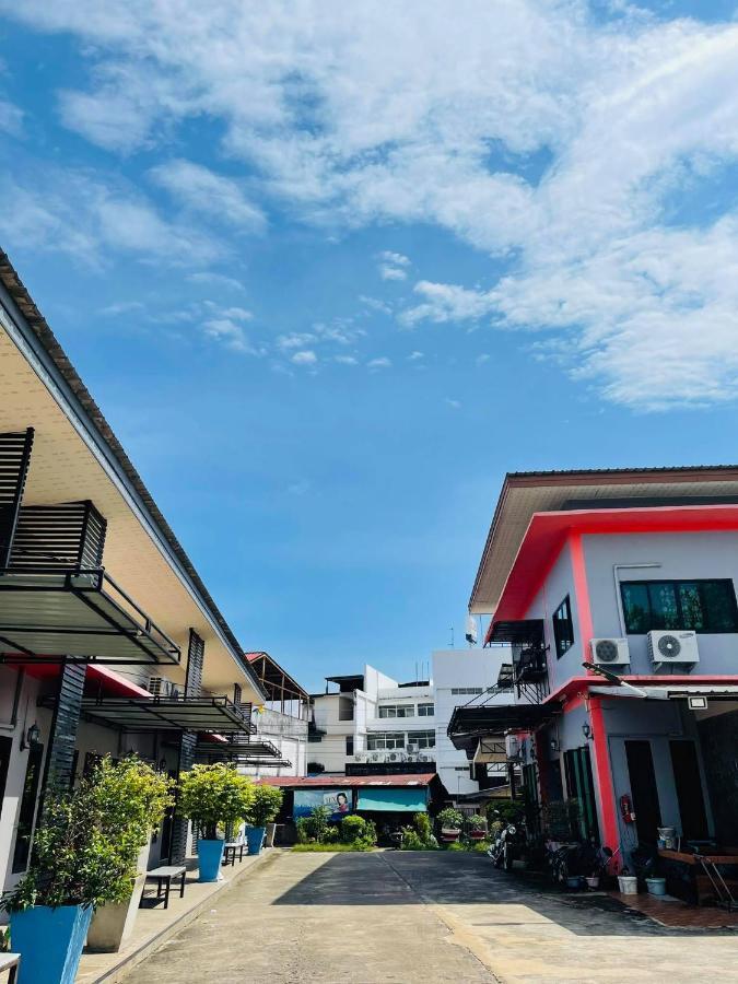 ホテル Baan Sri Family Kabin Buri エクステリア 写真